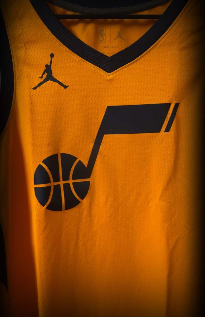 Utah Jazz Jordan NBA Connected Jersey Gold Black Size M - Picture 3 of 8